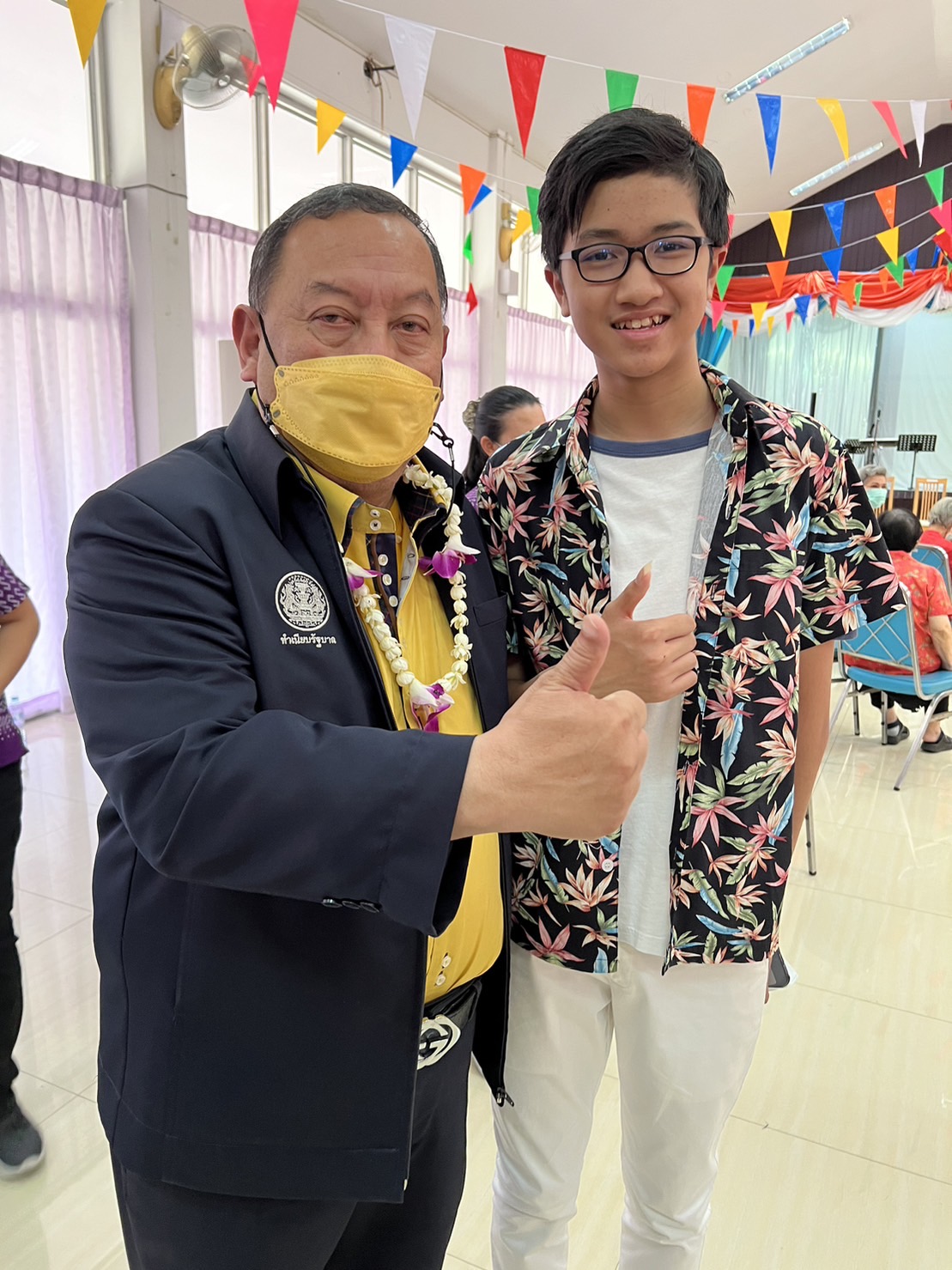 ธันวา The Golden Song ร่วมมอบความสุขให้กับผู้สูงอาย