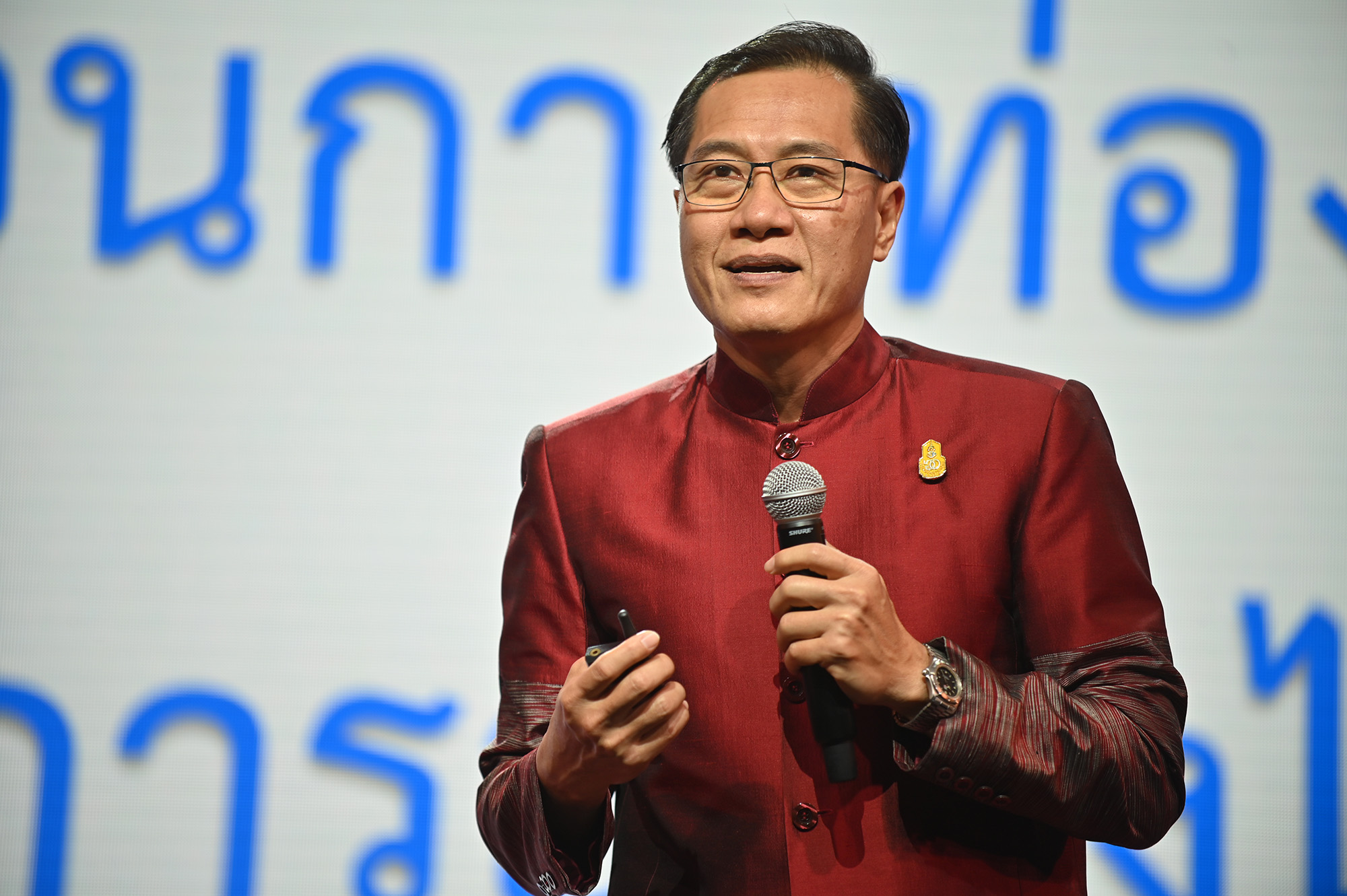 วีระศักดิ์ โควสุรัตน์ สมาชิกวุฒิสภา