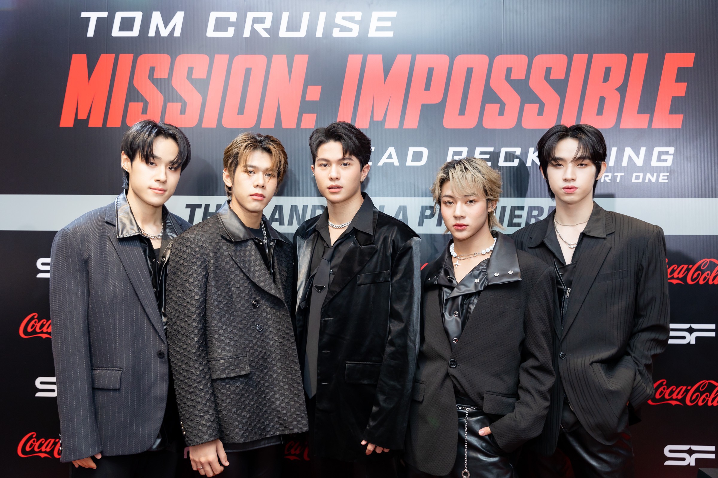 5 หนุ่มวง LYKN