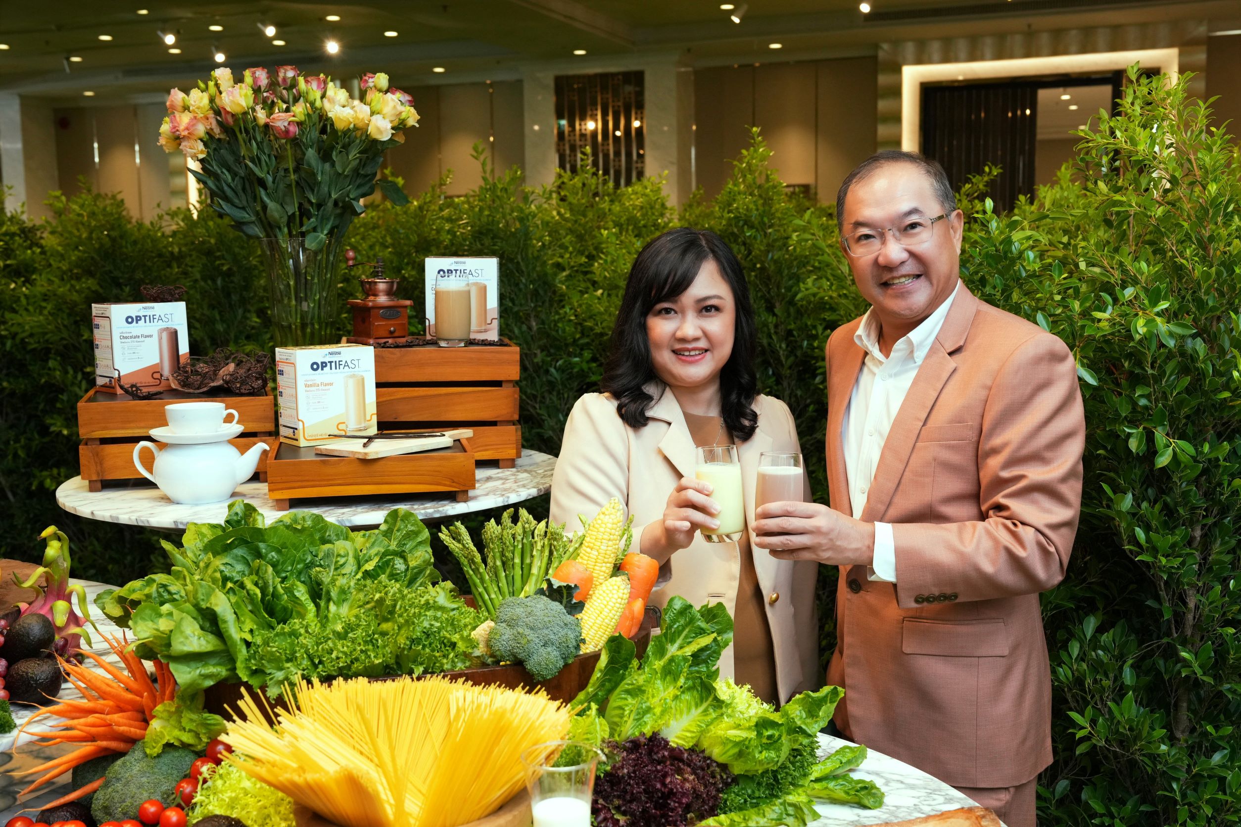 01 คุณอนุสรา ขมวิลัย และ มร. วิคเตอร์ เซียห์ 0